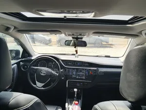 Toyota Corolla XLE (1.8L 4cyl 2A) 2019 Gray