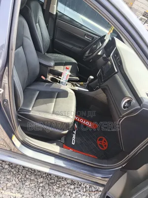 Toyota Corolla XLE (1.8L 4cyl 2A) 2019 Gray