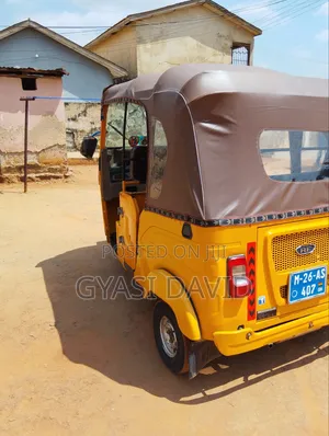 Bajaj RE 2026 Yellow