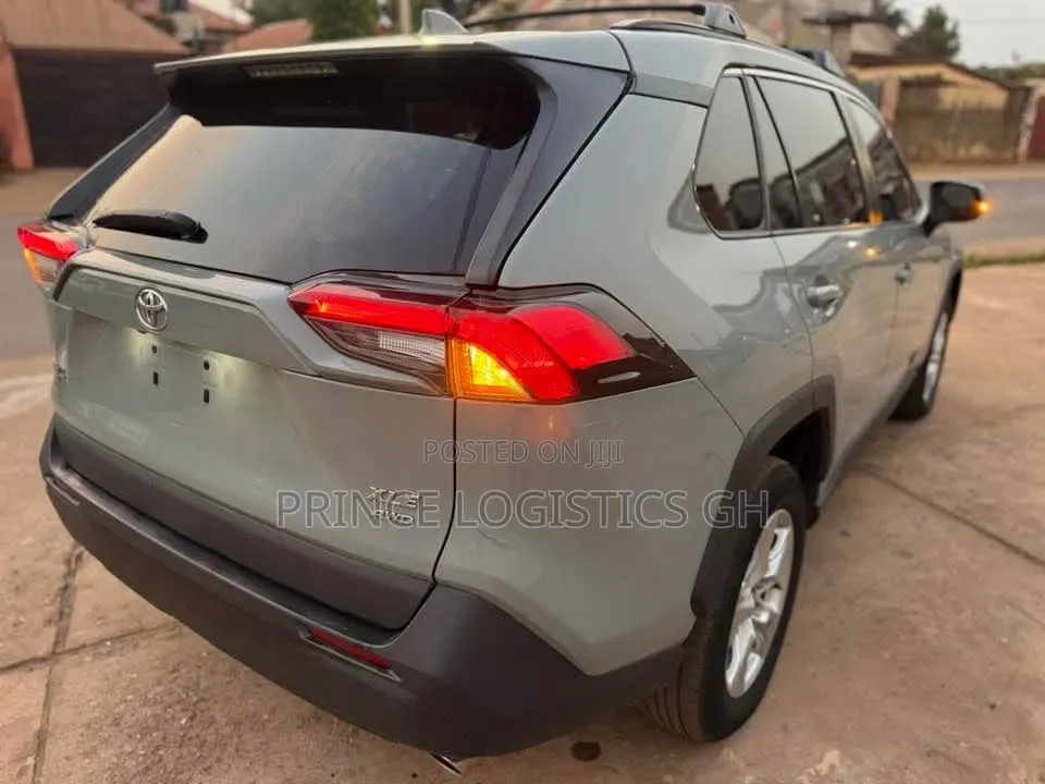 Toyota RAV4 XLE 2021 Pearl