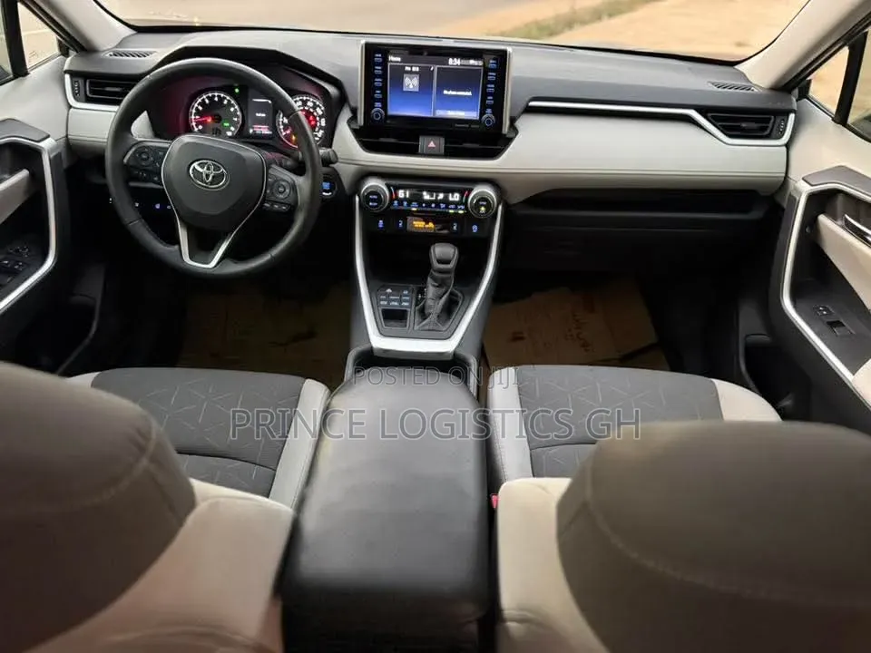 Toyota RAV4 XLE 2021 Pearl