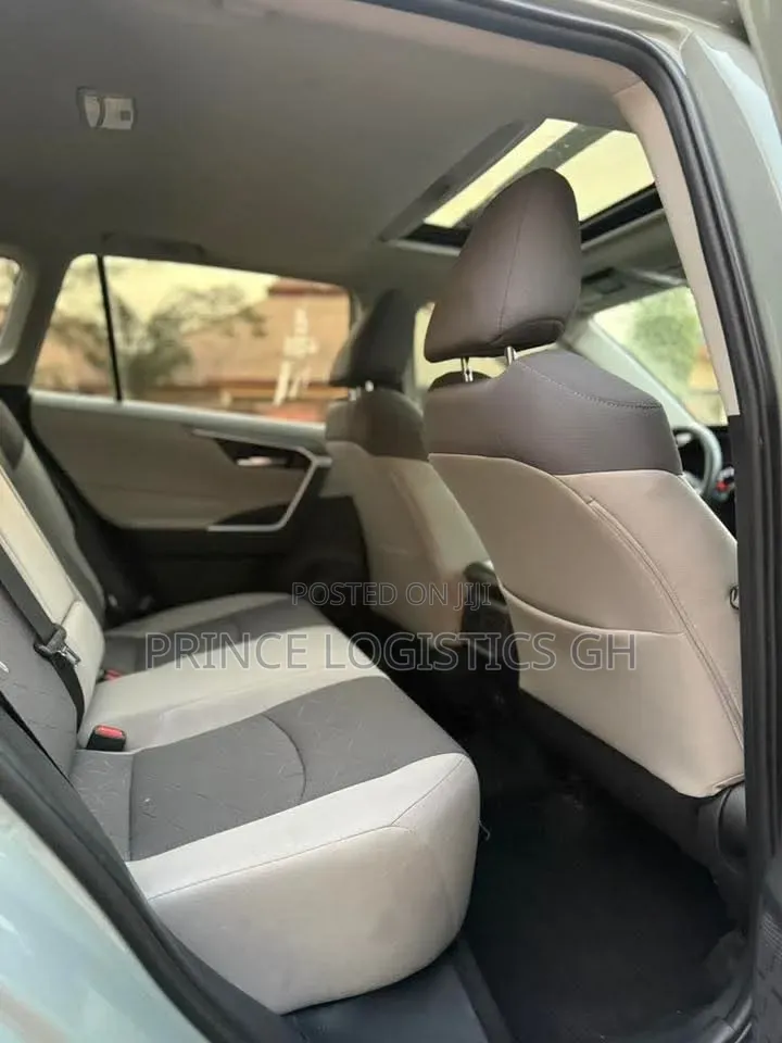 Toyota RAV4 XLE 2021 Pearl