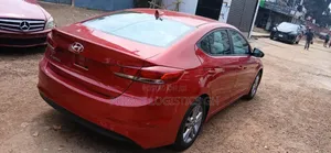 Hyundai Elantra SE Sedan FWD (2.0L 4cyl 6M) 2017 Red