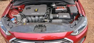 Hyundai Elantra SE Sedan FWD (2.0L 4cyl 6M) 2017 Red