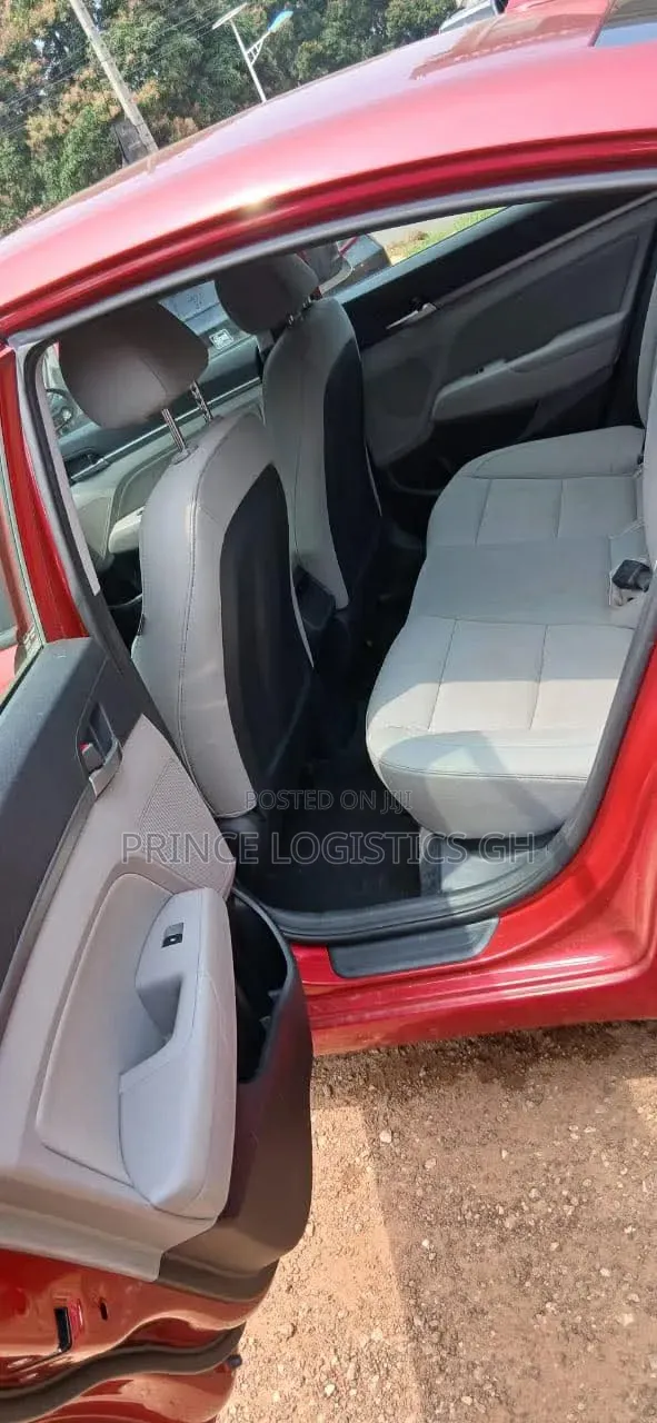 Hyundai Elantra SE Sedan FWD (2.0L 4cyl 6M) 2017 Red