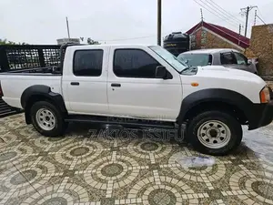 Nissan Hardbody 2021 White