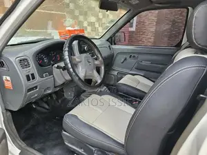 Nissan Hardbody 2021 White