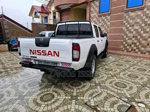 Nissan Hardbody 2021 White