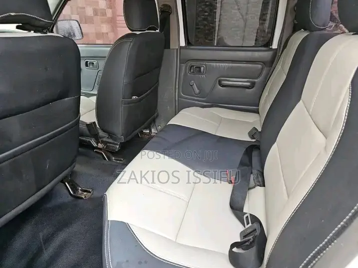 Nissan Hardbody 2021 White