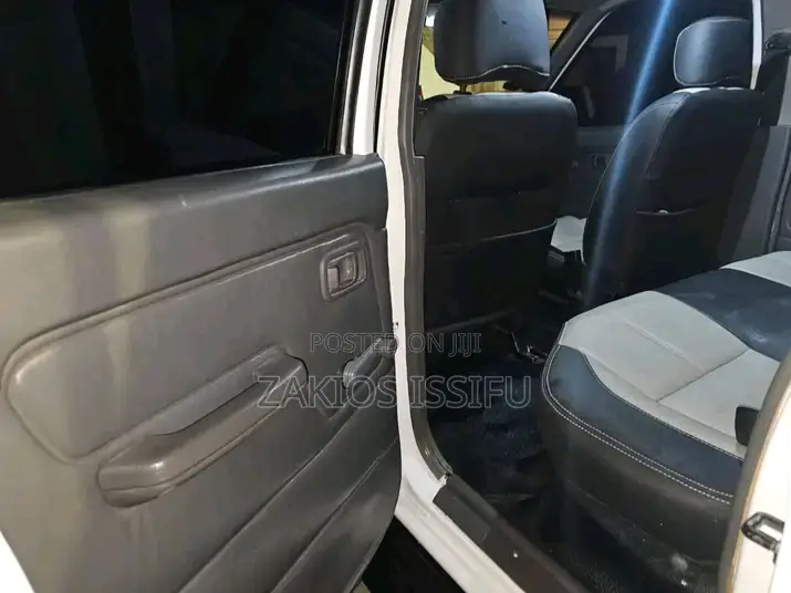Nissan Hardbody 2021 White