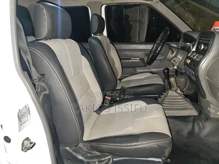 Nissan Hardbody 2021 White