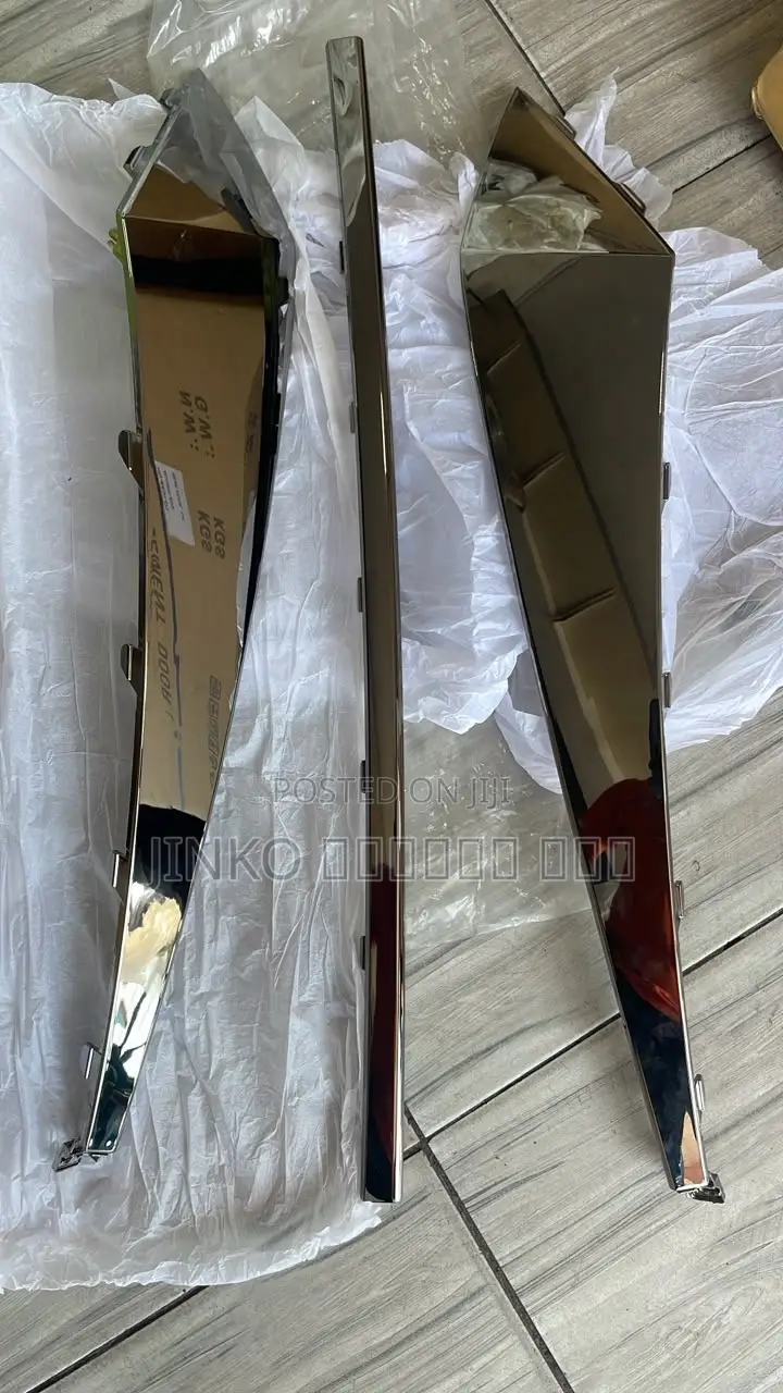 Hyundai Elantra 2021-2023 Front Bumper Moulding/Chrome (3pc)