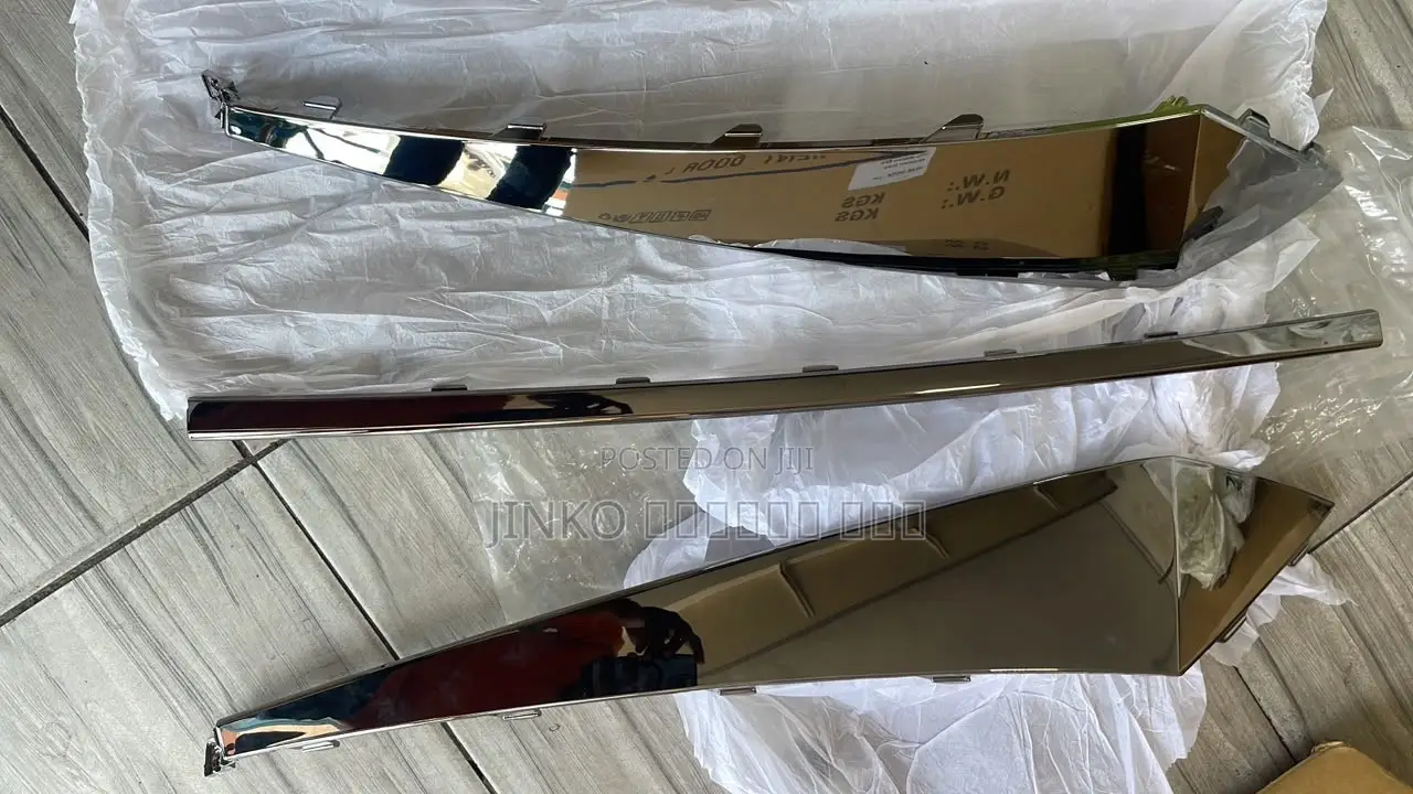 Hyundai Elantra 2021-2023 Front Bumper Moulding/Chrome (3pc)