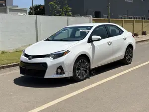 Toyota Corolla LE 4dr Sedan (1.8L 4cyl CVT) 2016 White