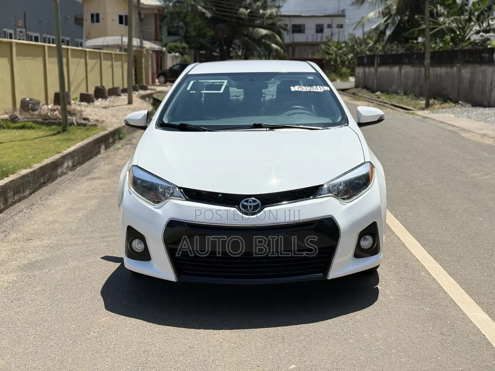 Toyota Corolla LE 4dr Sedan (1.8L 4cyl CVT) 2016 White