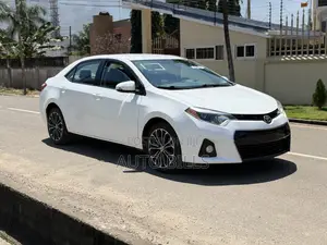 Toyota Corolla LE 4dr Sedan (1.8L 4cyl CVT) 2016 White