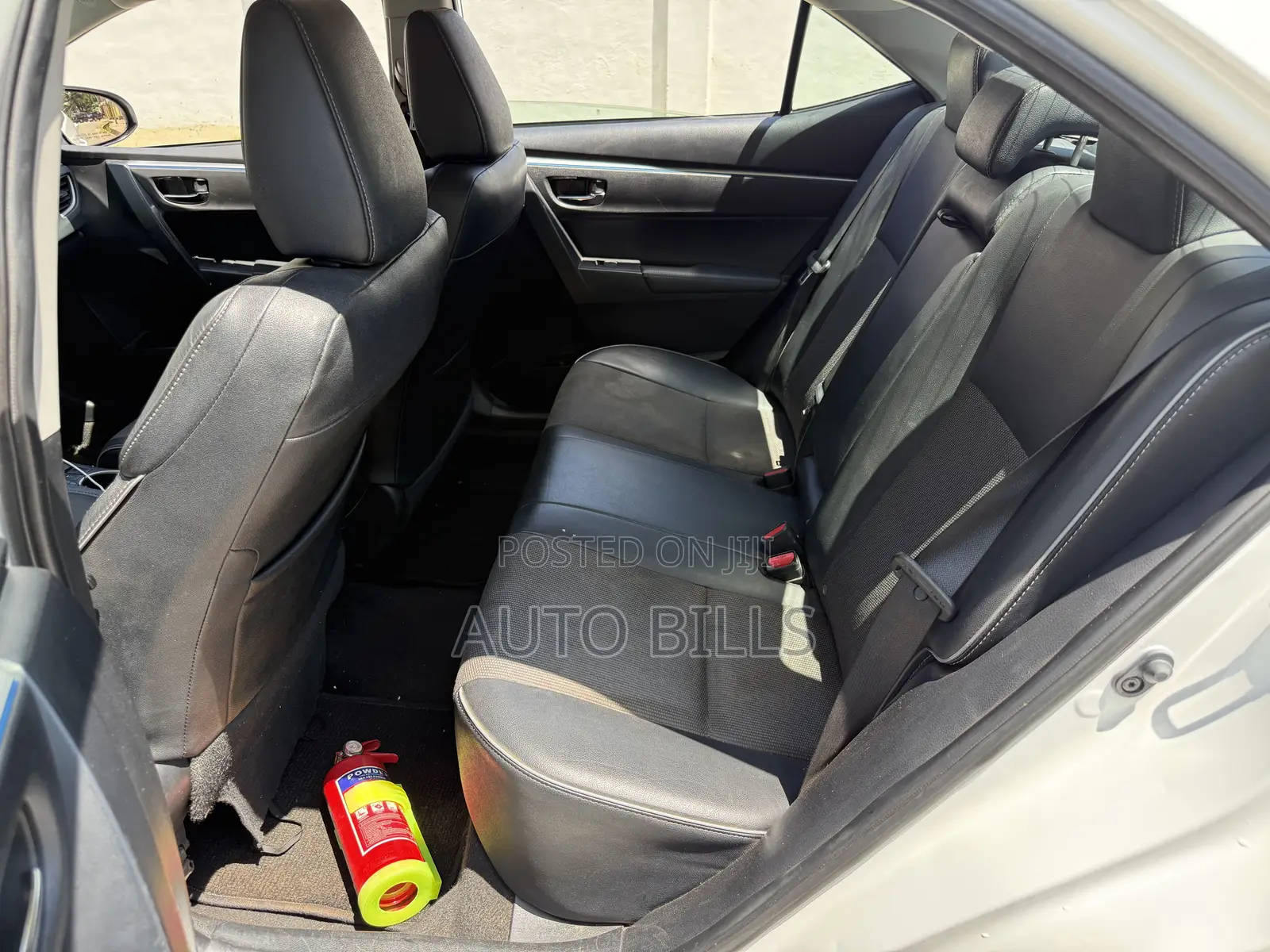 Toyota Corolla LE 4dr Sedan (1.8L 4cyl CVT) 2016 White