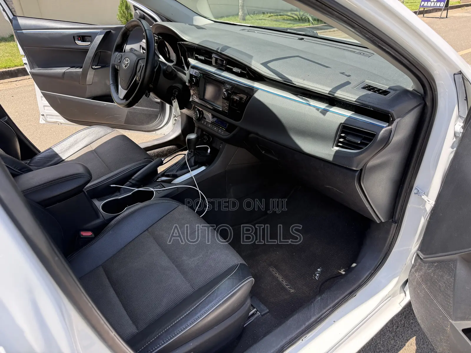 Toyota Corolla LE 4dr Sedan (1.8L 4cyl CVT) 2016 White
