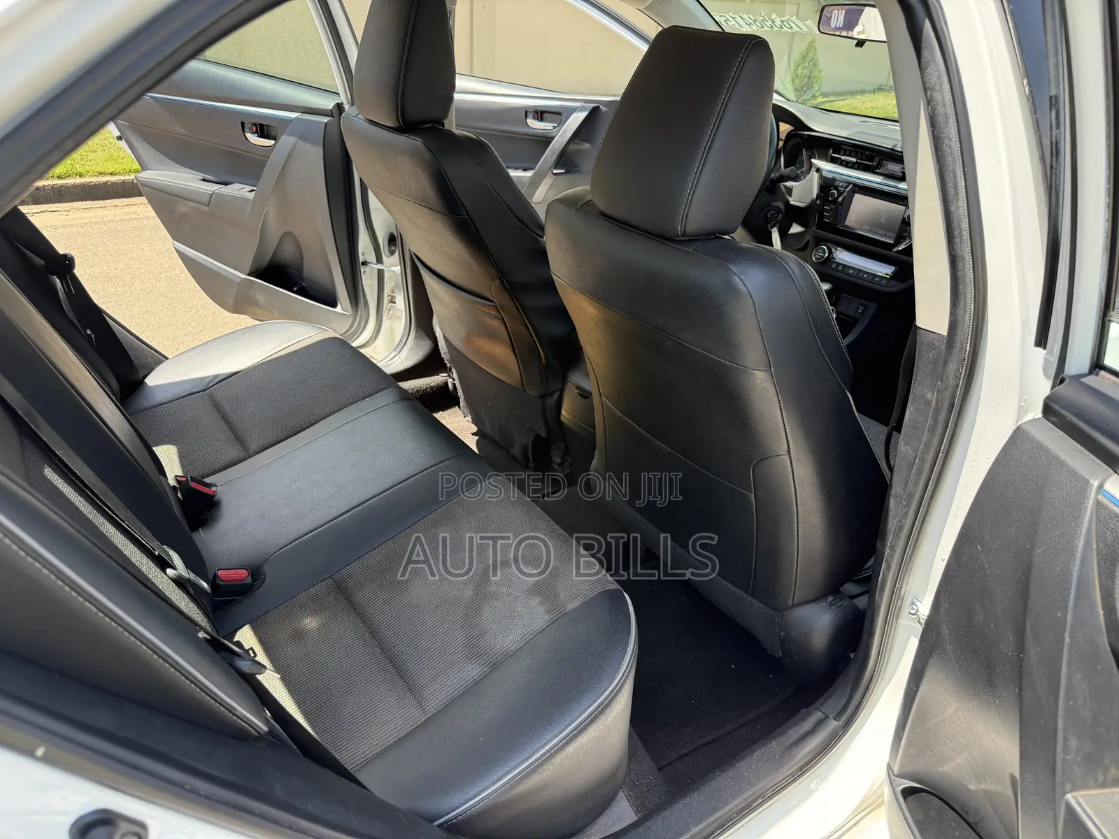 Toyota Corolla LE 4dr Sedan (1.8L 4cyl CVT) 2016 White