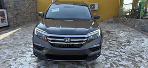 Honda Pilot Touring 4dr SUV 4WD (3.5L 6cyl 9A) 2017 Gray