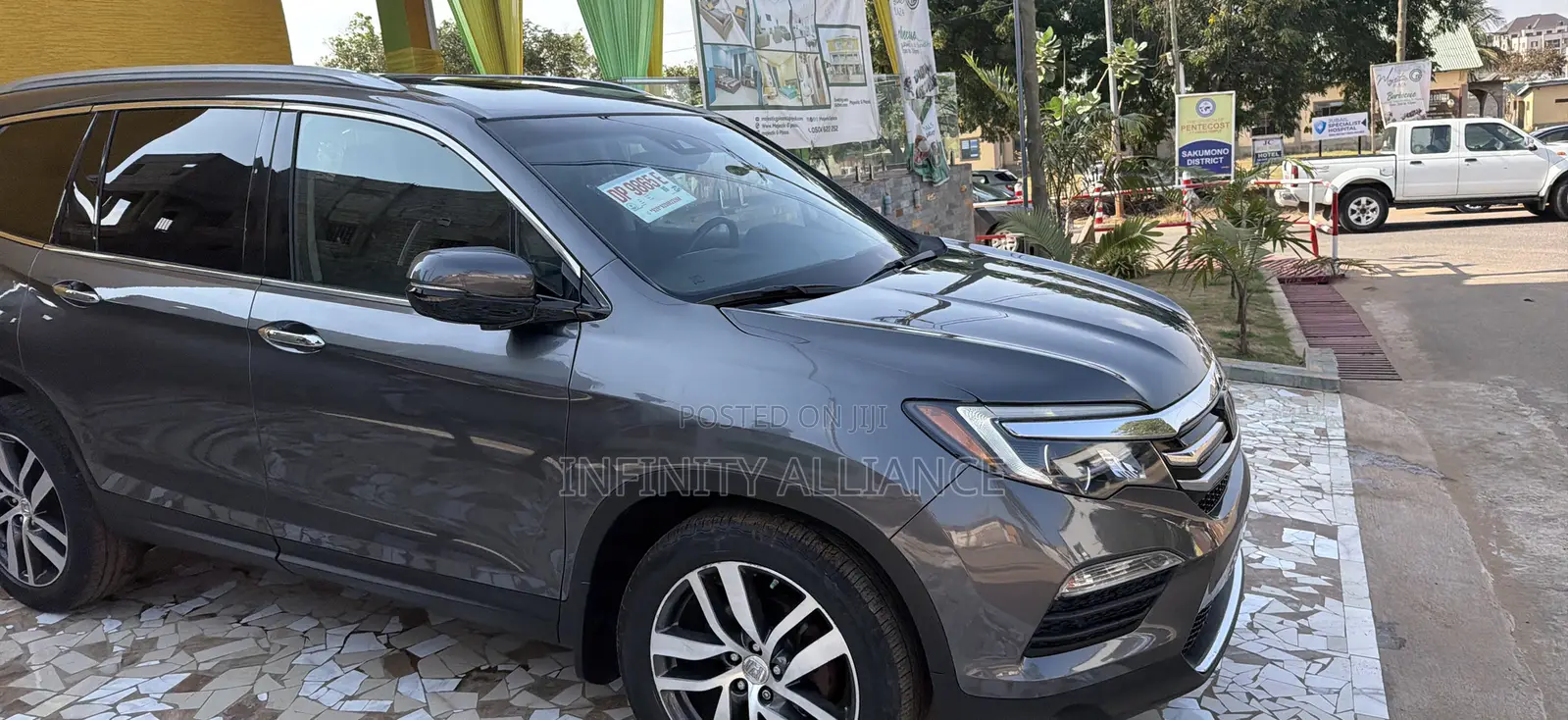 Honda Pilot Touring 4dr SUV 4WD (3.5L 6cyl 9A) 2017 Gray