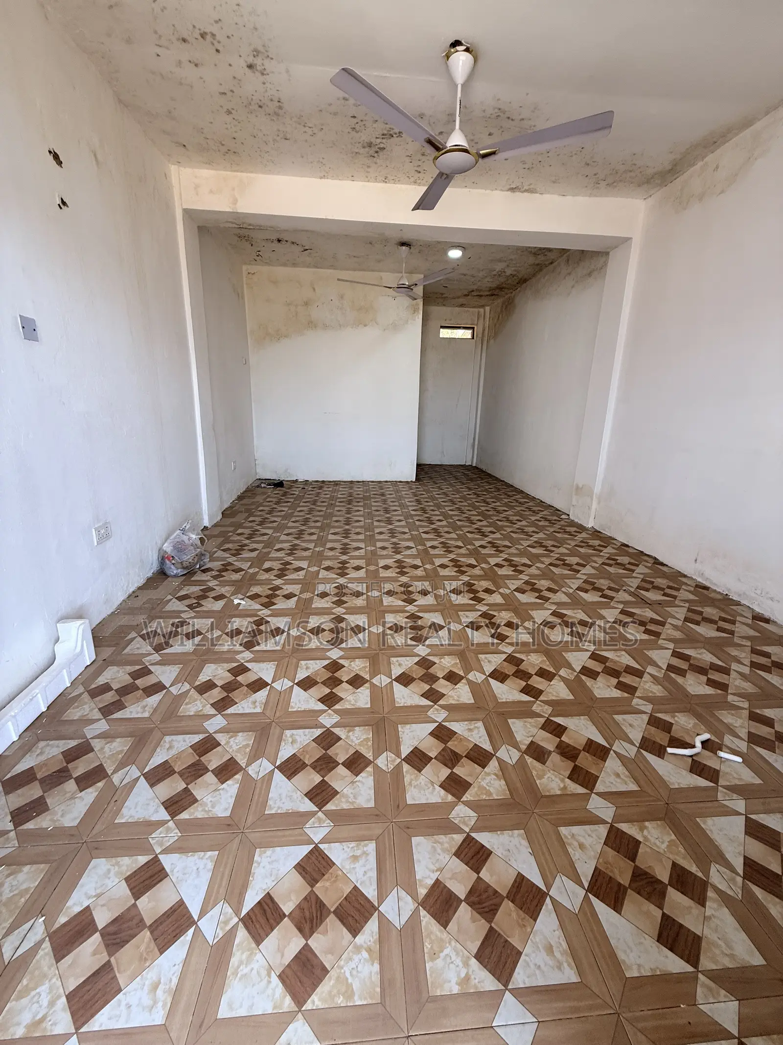 Spacious Downstairs Shop/Store/Office Space for Rent,spintex