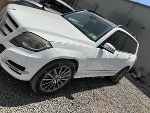 Mercedes-Benz GLK-Class Base GLK 350 4dr AWD 4MATIC (3.5L 6cyl 7A) 2015