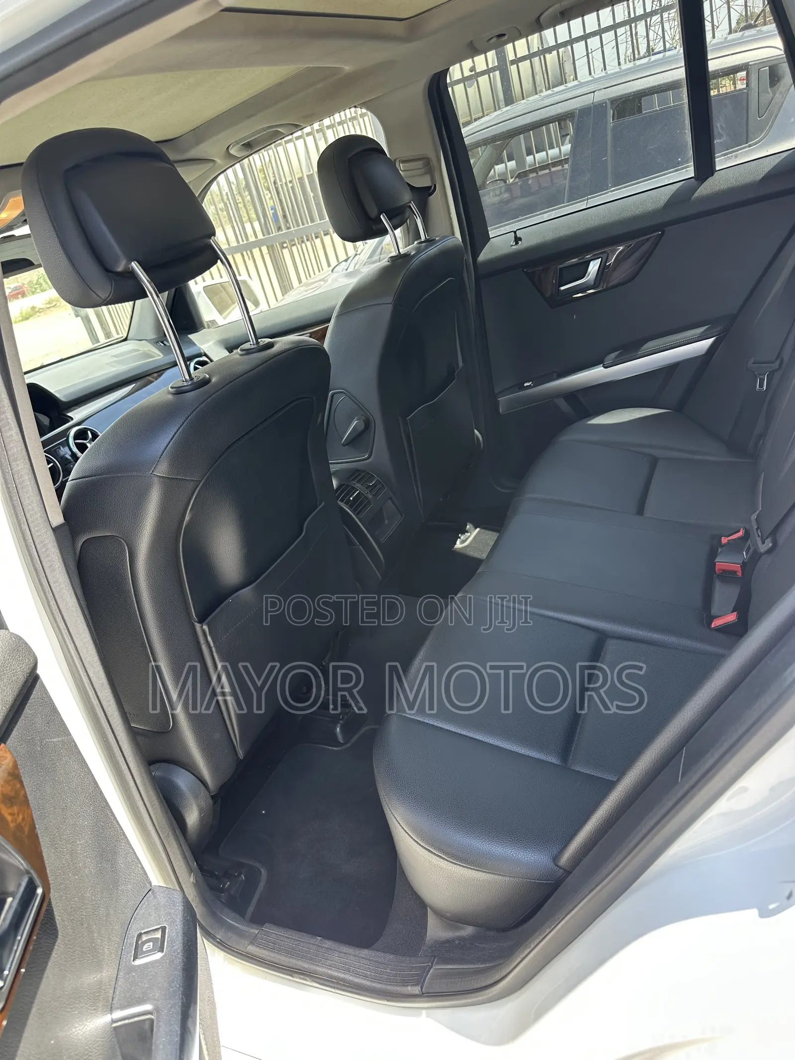 Mercedes-Benz GLK-Class Base GLK 350 4dr AWD 4MATIC (3.5L 6cyl 7A) 2015