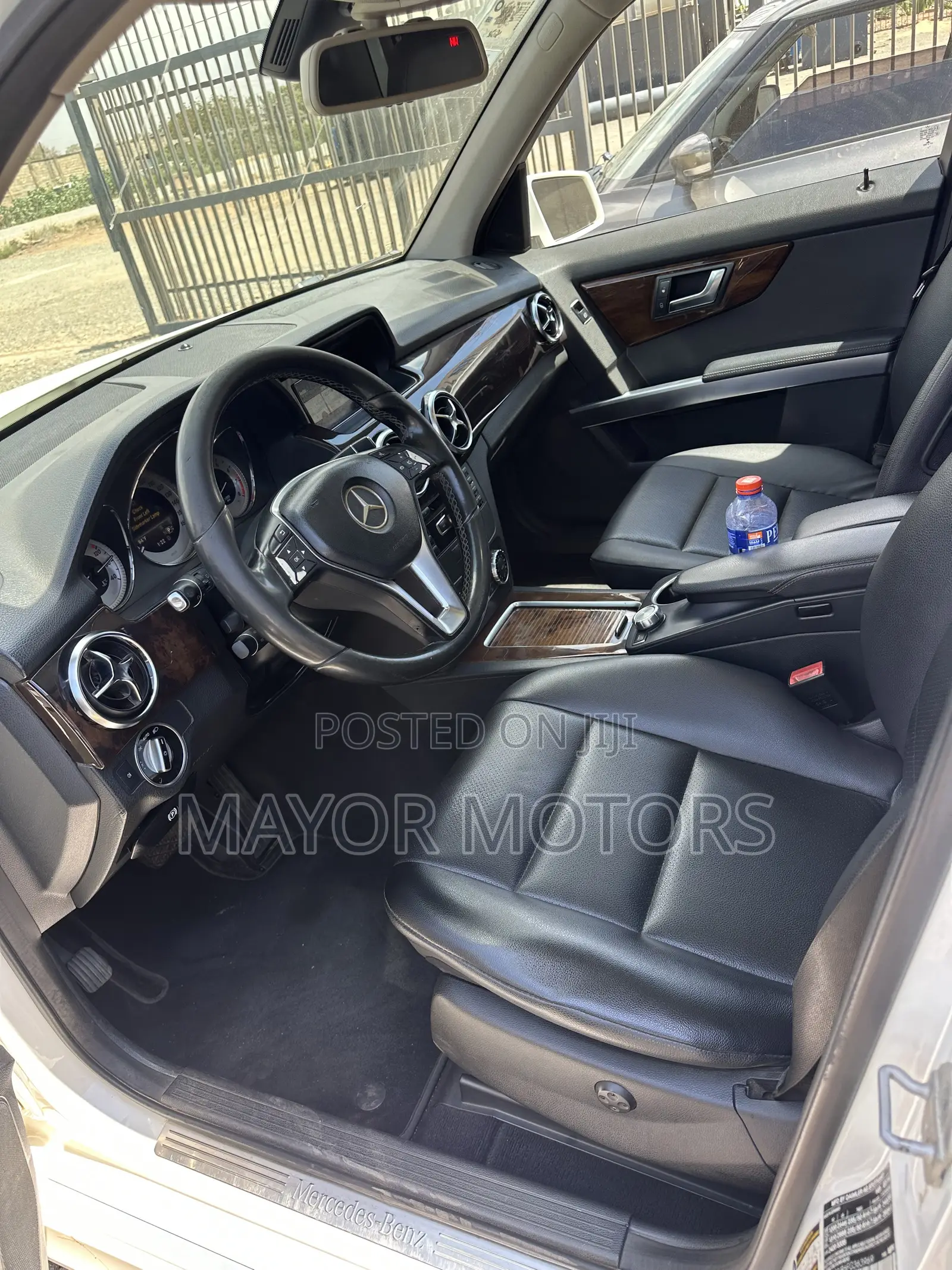 Mercedes-Benz GLK-Class Base GLK 350 4dr AWD 4MATIC (3.5L 6cyl 7A) 2015