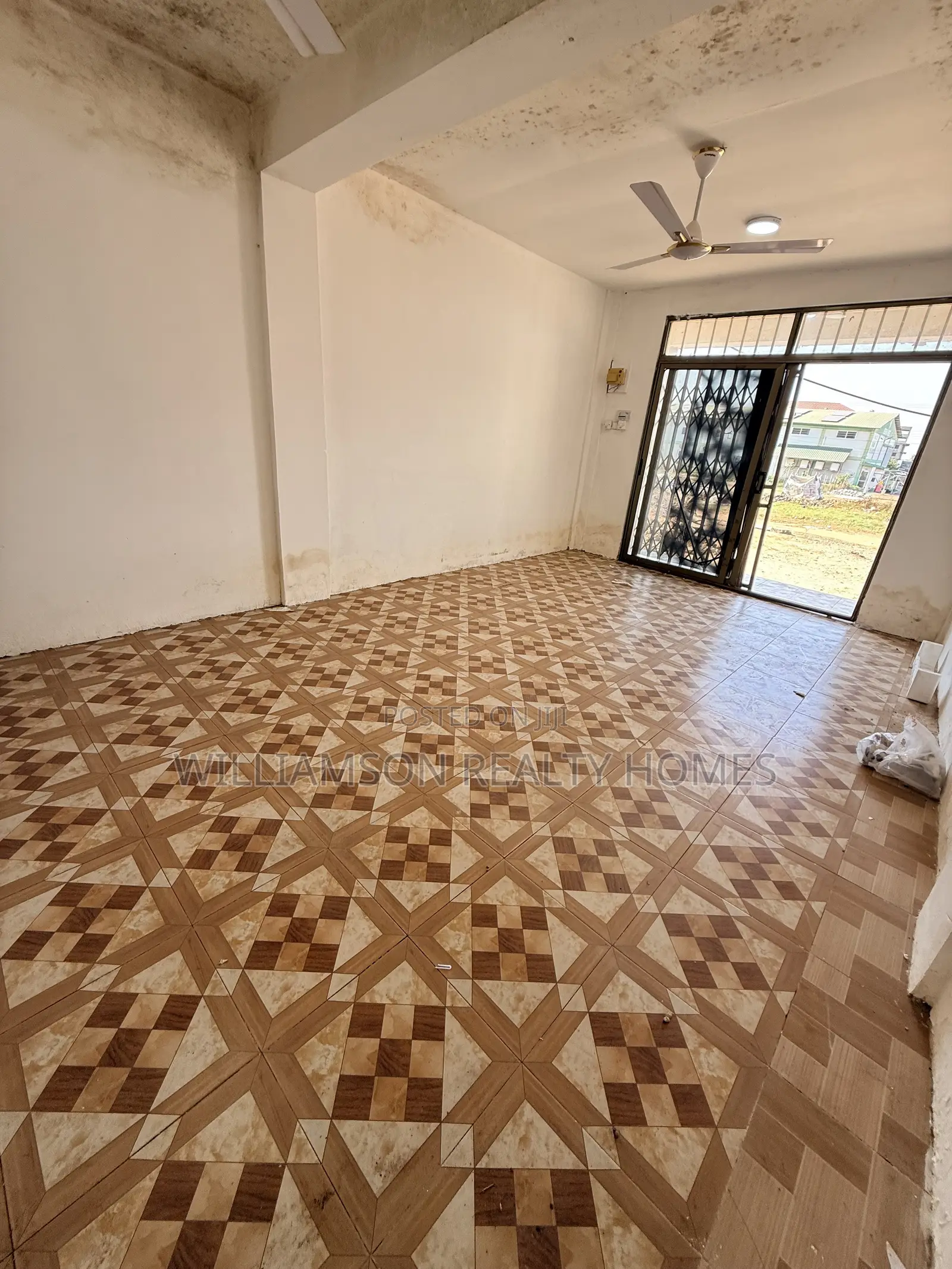 Spacious Downstairs Shop/Store/Office Space for Rent,spintex