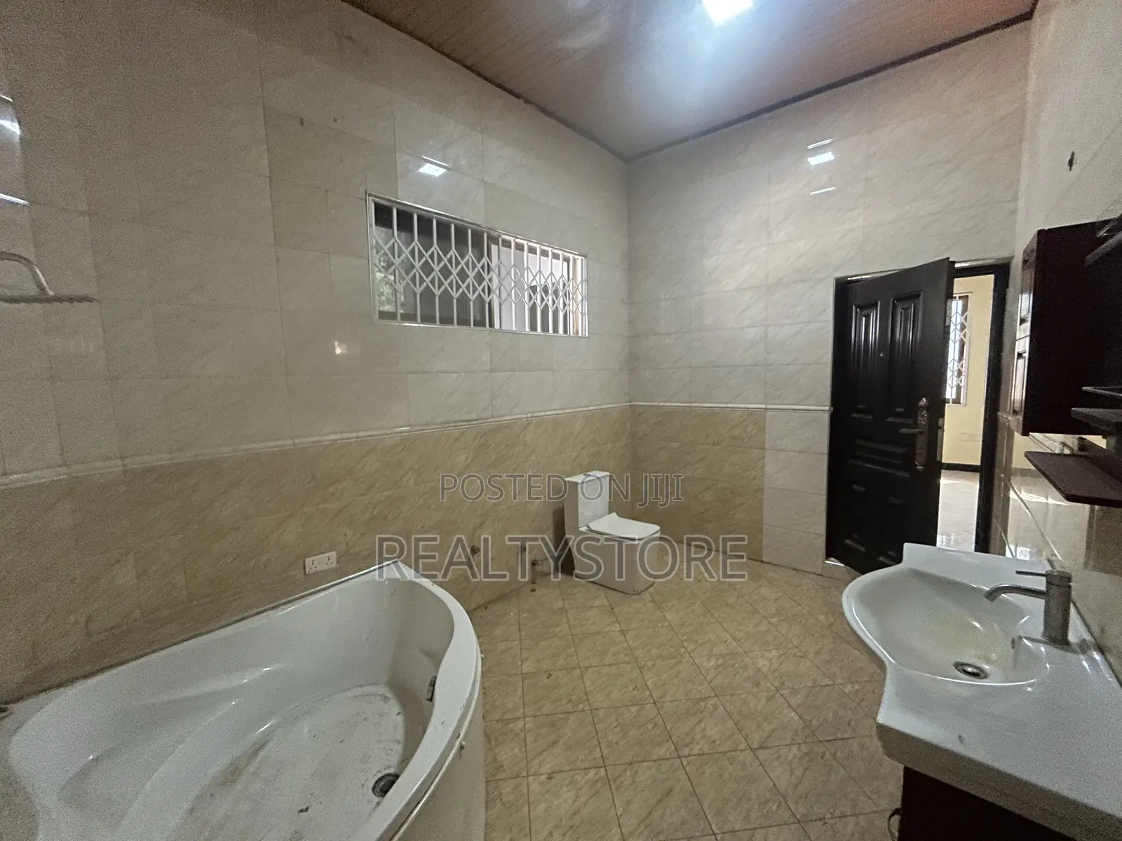 5bdrm House in Ashongman Estate, Accra Metropolitan for rent