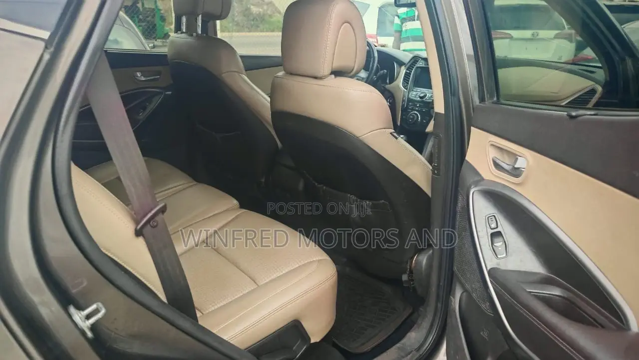 Hyundai Santa Fe GLS 4dr SUV (3.3L 6cyl 6A) 2014 Gray
