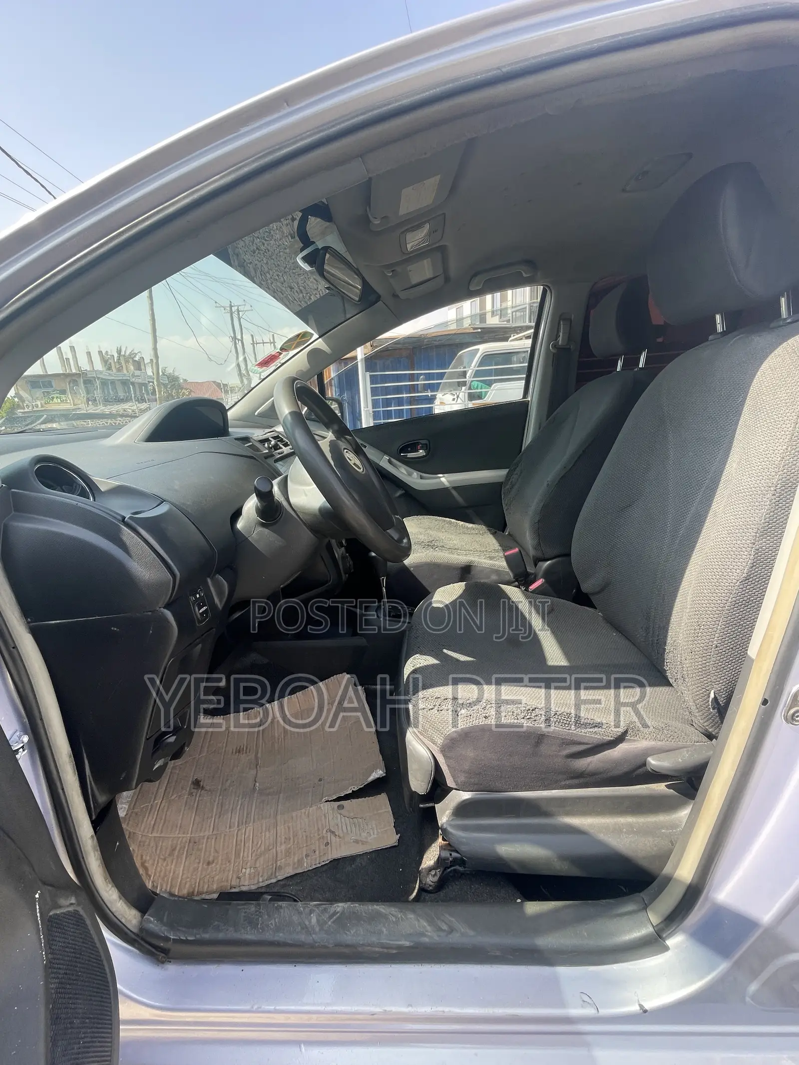 Toyota Vitz 2010 Silver