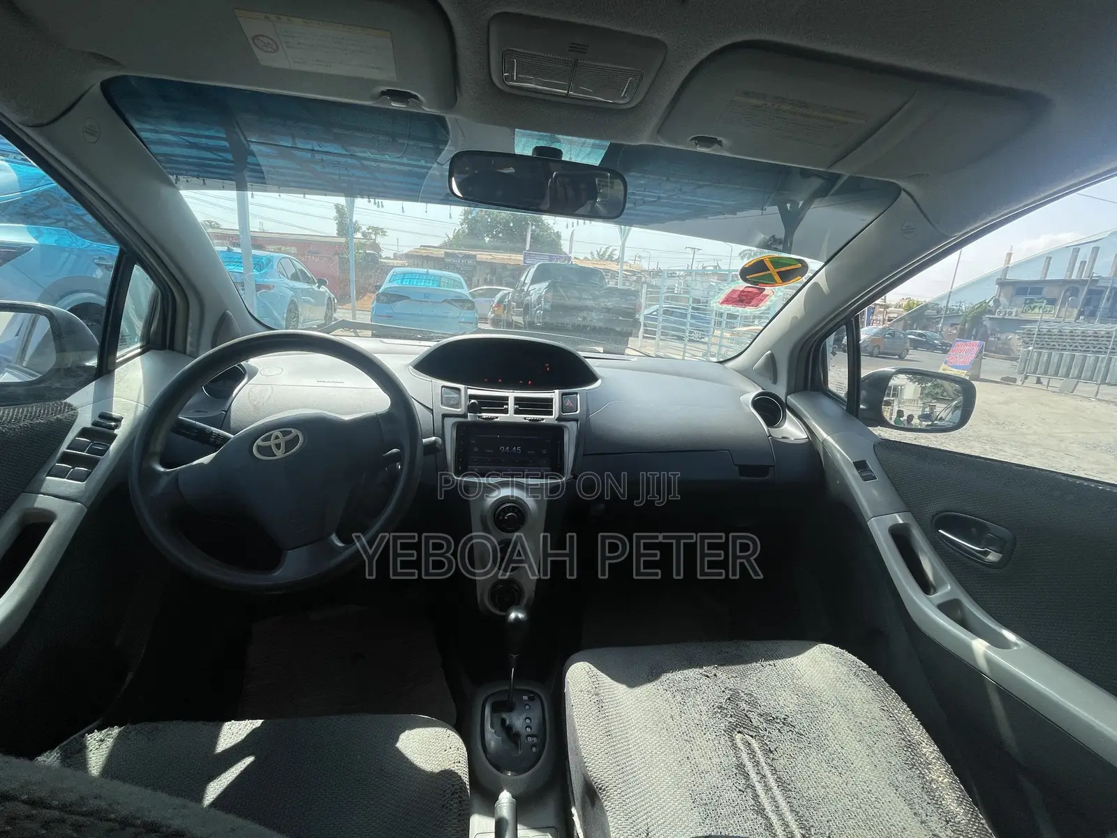 Toyota Vitz 2010 Silver