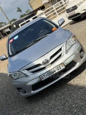Toyota Corolla LE 4dr Sedan (1.8L 4cyl 4A) 2013