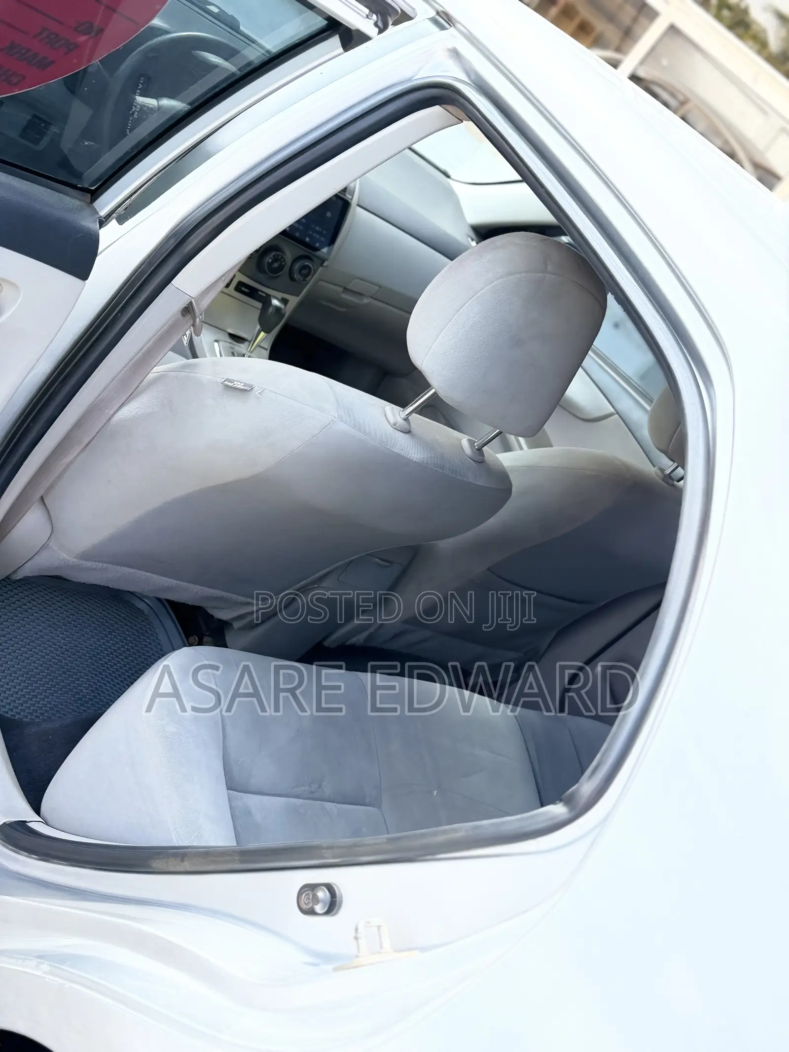 Toyota Corolla LE 4dr Sedan (1.8L 4cyl 4A) 2013
