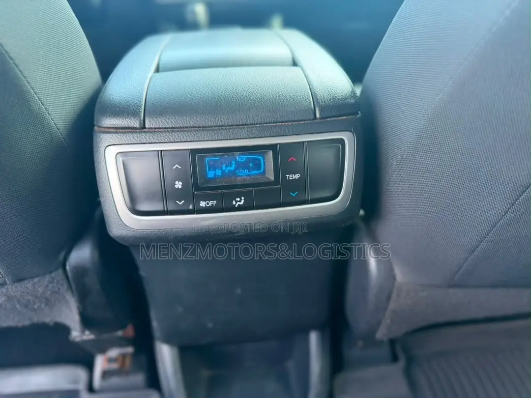 Toyota Highlander LE 2019 White