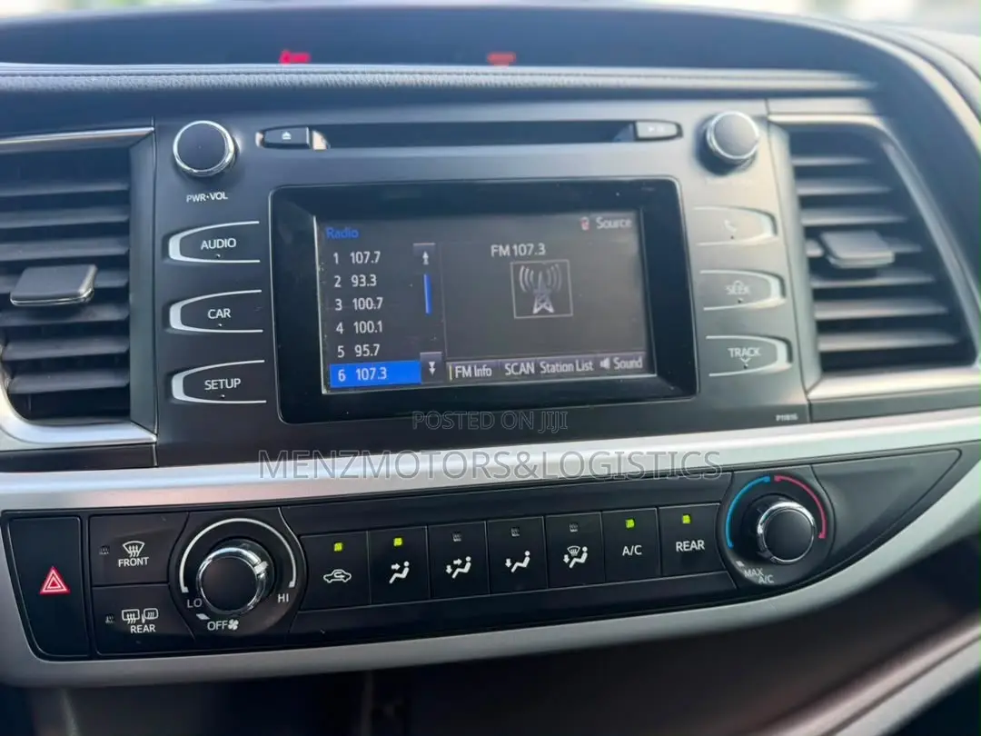 Toyota Highlander LE 2019 White