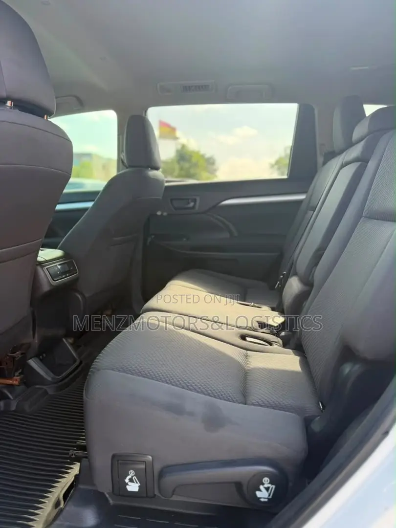 Toyota Highlander LE 2019 White