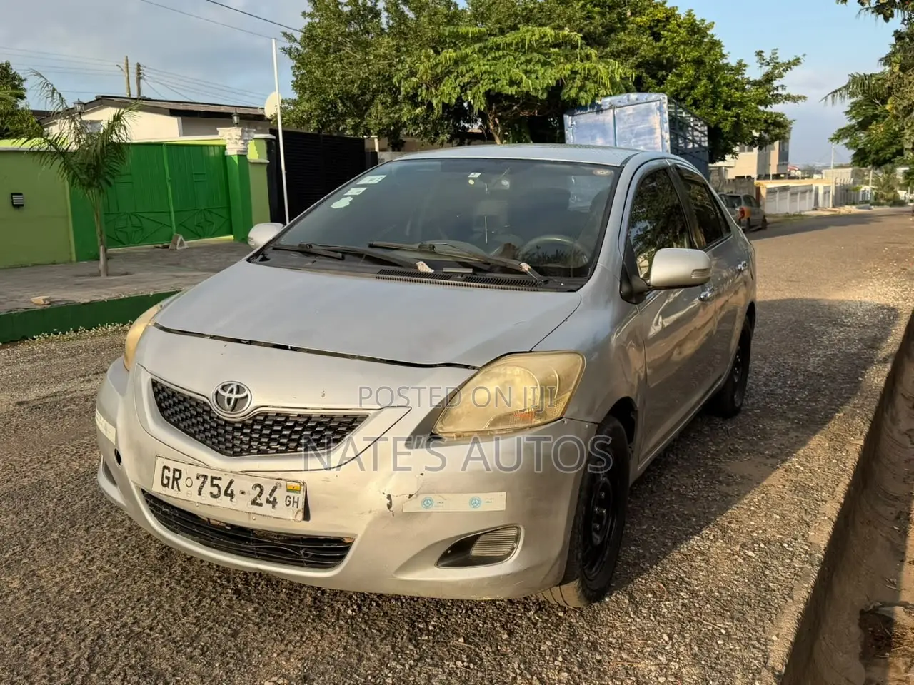 Toyota Belta 2011 Silver