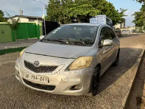 Toyota Belta 2011 Silver