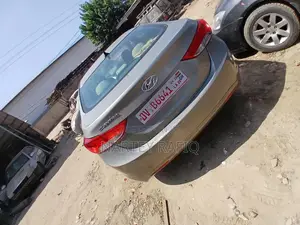 Hyundai Elantra GLS Sedan FWD (1.8L 4cyl 6A) 2013 Silver