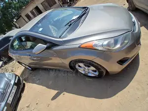 Hyundai Elantra GLS Sedan FWD (1.8L 4cyl 6A) 2013 Silver