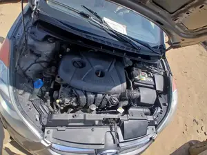 Hyundai Elantra GLS Sedan FWD (1.8L 4cyl 6A) 2013 Silver