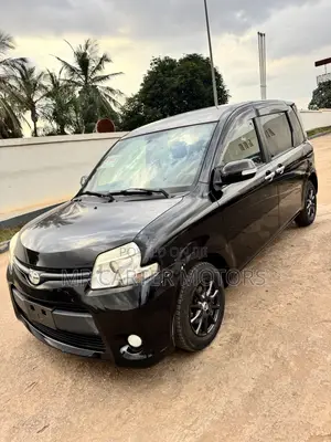 Toyota Sienta 1.5 AWD 2013 Black