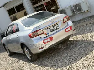 Toyota Corolla LE 4dr Sedan (1.8L 4cyl 4A) 2013