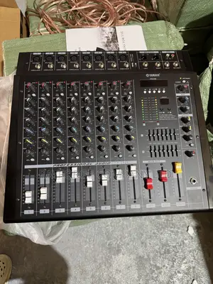 8-Channel Mixing Console