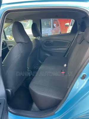 Toyota Vitz 1.3 AWD 5dr 2015 Blue
