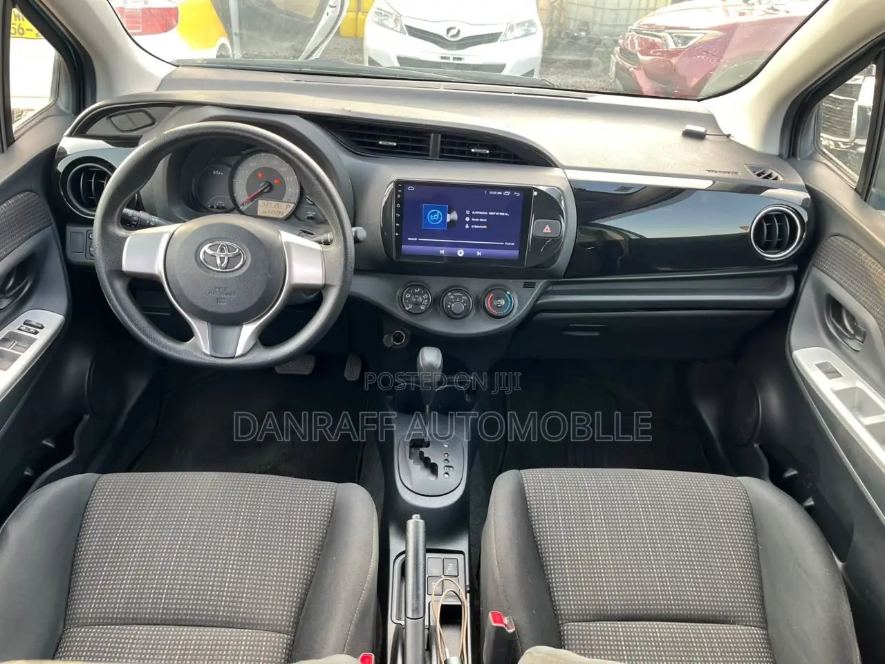 Toyota Vitz 1.3 AWD 5dr 2015 Blue