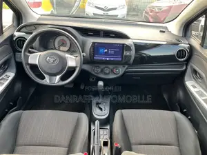 Toyota Vitz 1.3 AWD 5dr 2015 Blue